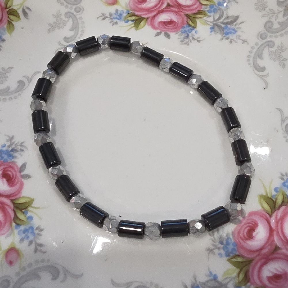 Y2K 90s  Black and Silver Beaded Bracelet
